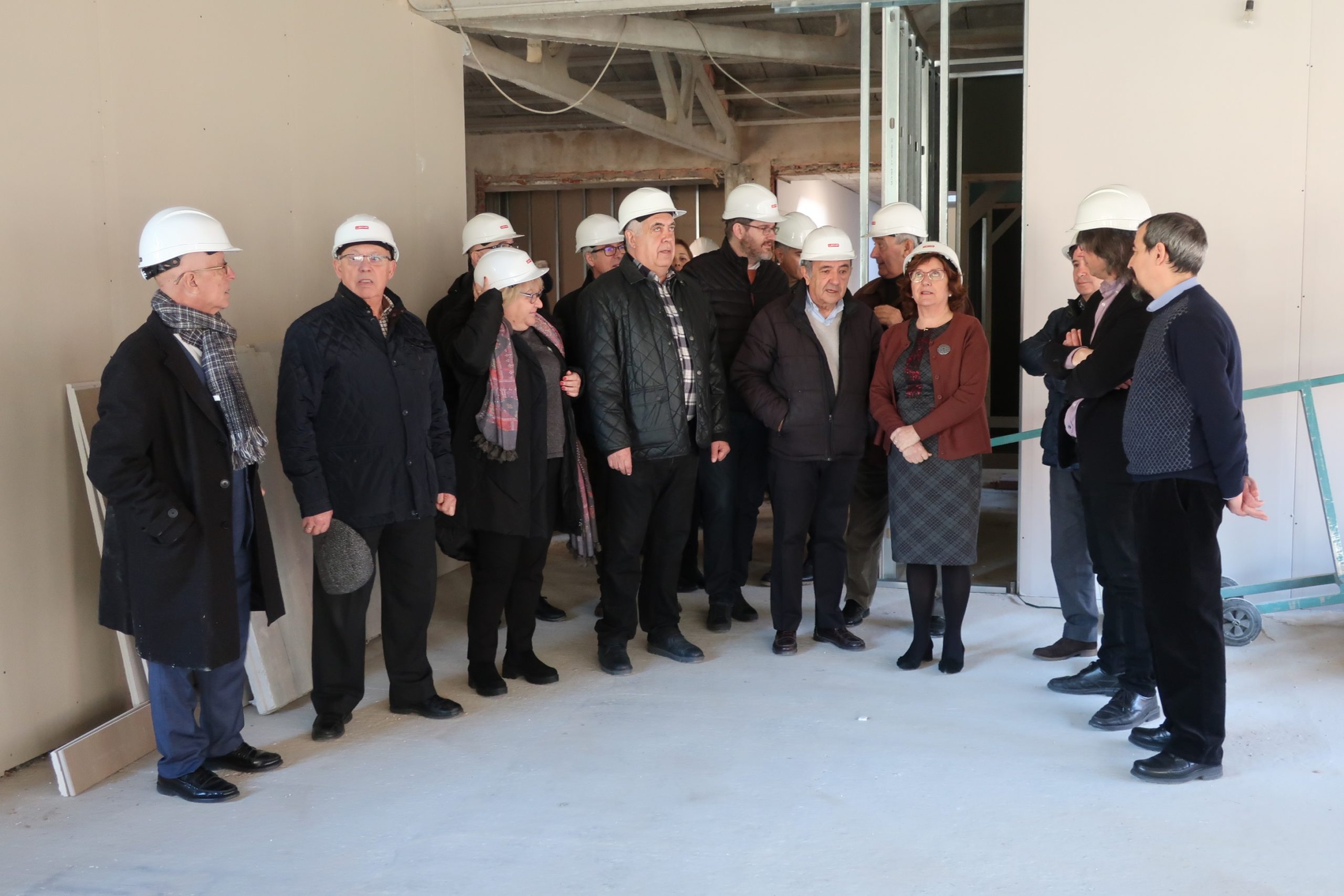 Ir a La consejera de Derechos Sociales, María Victoria Broto, visita las obras de la residencia Atadi Alcañiz