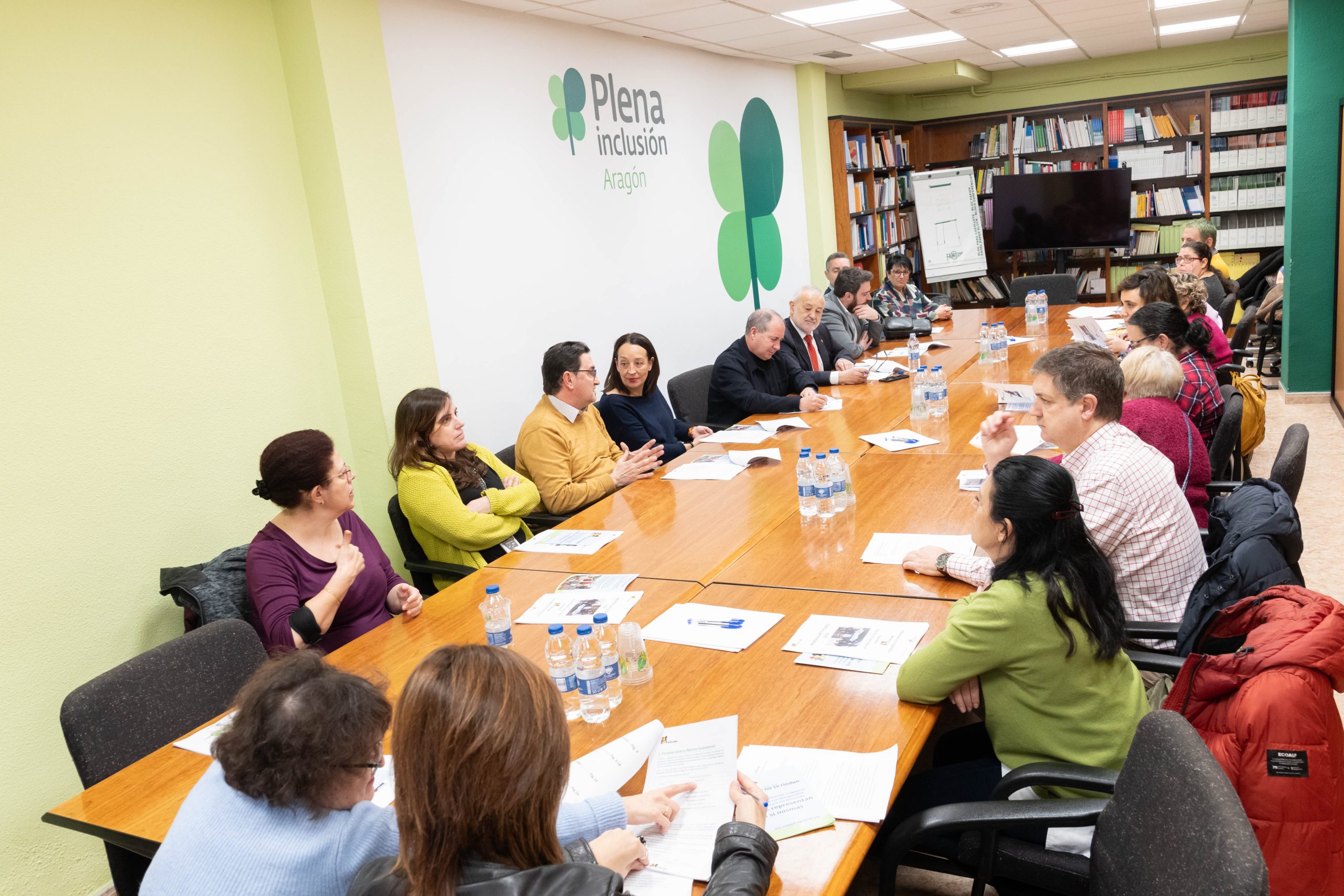 Ir a La consejera Carmen Susín visita las oficinas de Plena inclusión Aragón y el CERMI Aragón