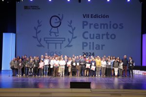 Foto de familia con todos los premiados en la VII edición del Cuarto Pilar