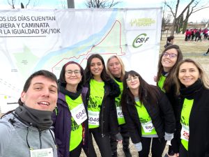 Parte de la plantilla de Plena inclusión Aragón, en una carrera por la igualdad.
