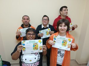 Usuarios de Kairós, después de grabar las voces de sus personajes.